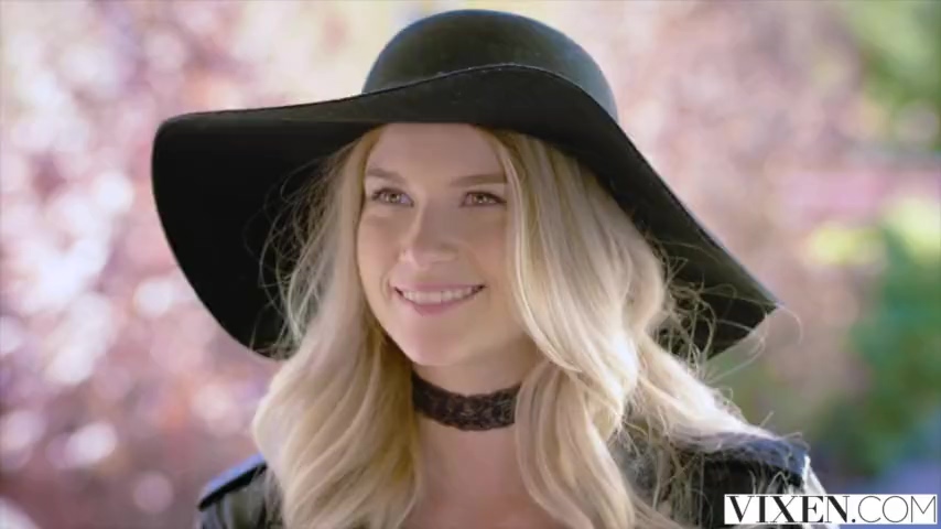 LINDA RUBIA hace que el novio de su mejor amiga la engañe