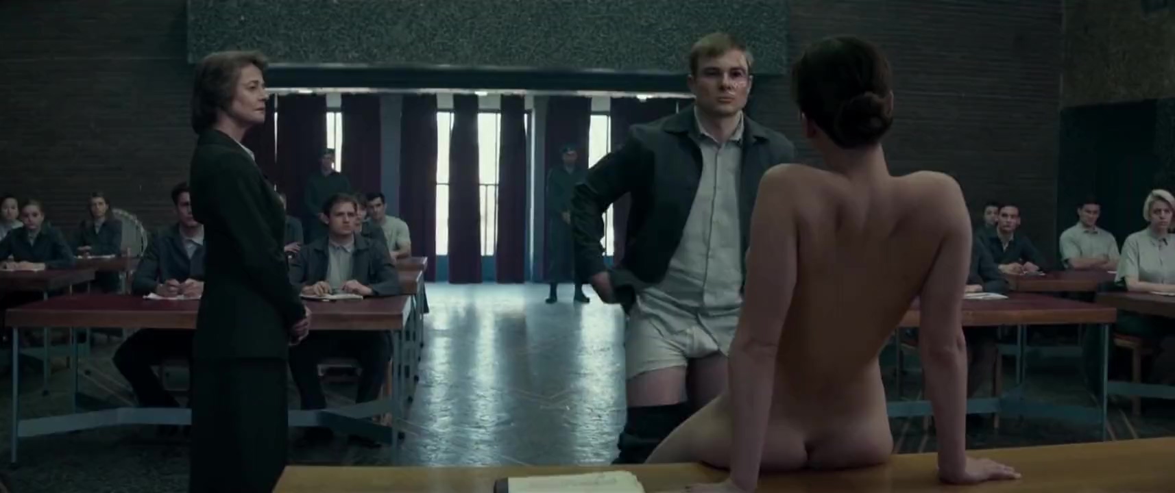 Nade Jennifer Lawrence Compilación del gorrión rojo