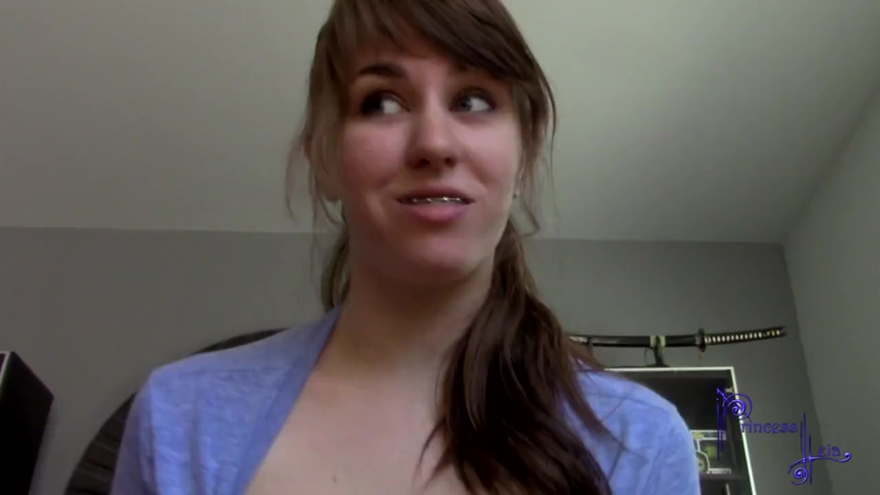 Su hermanastro no puede salir, tiene que cabalgarlo hasta entrar