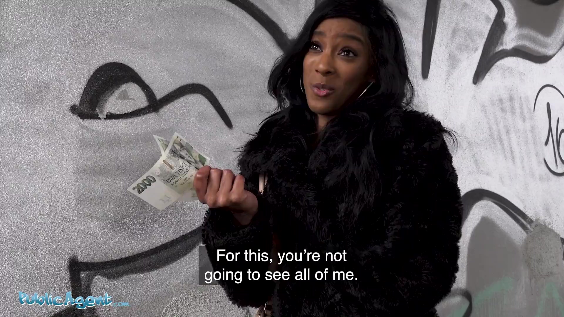 Adolescente de ébano se encuentra con un extraño por dinero – Public Agent Porn