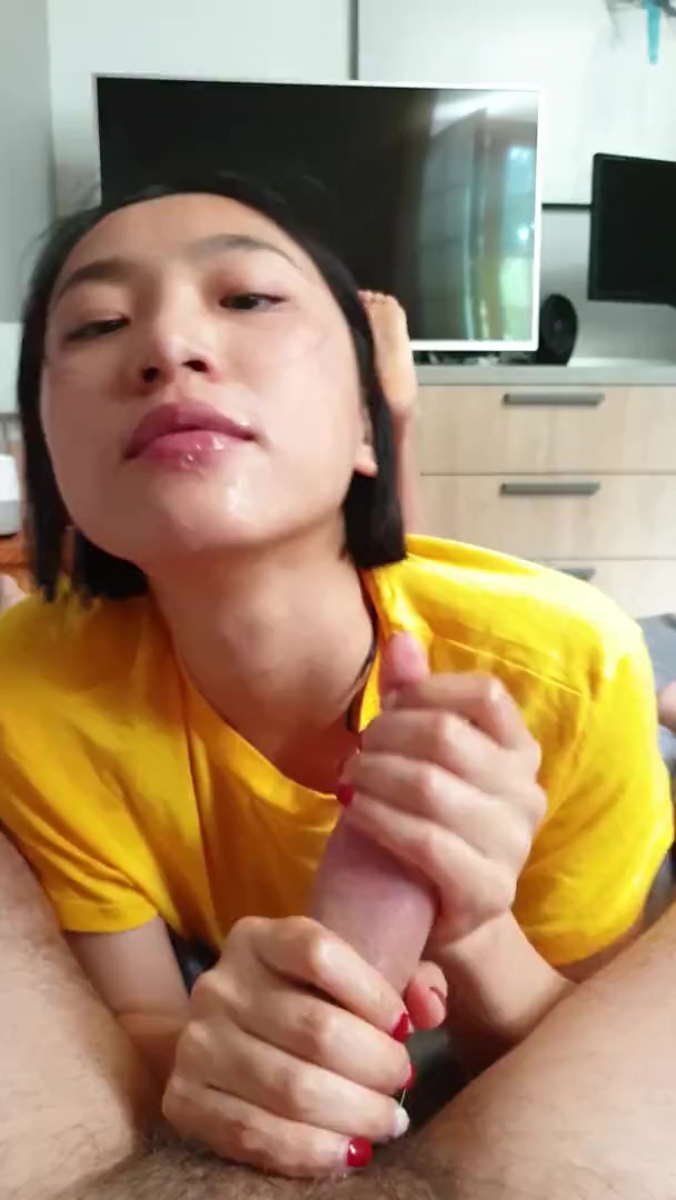 Asiática caliente da la mejor mamada – porno pov amateur