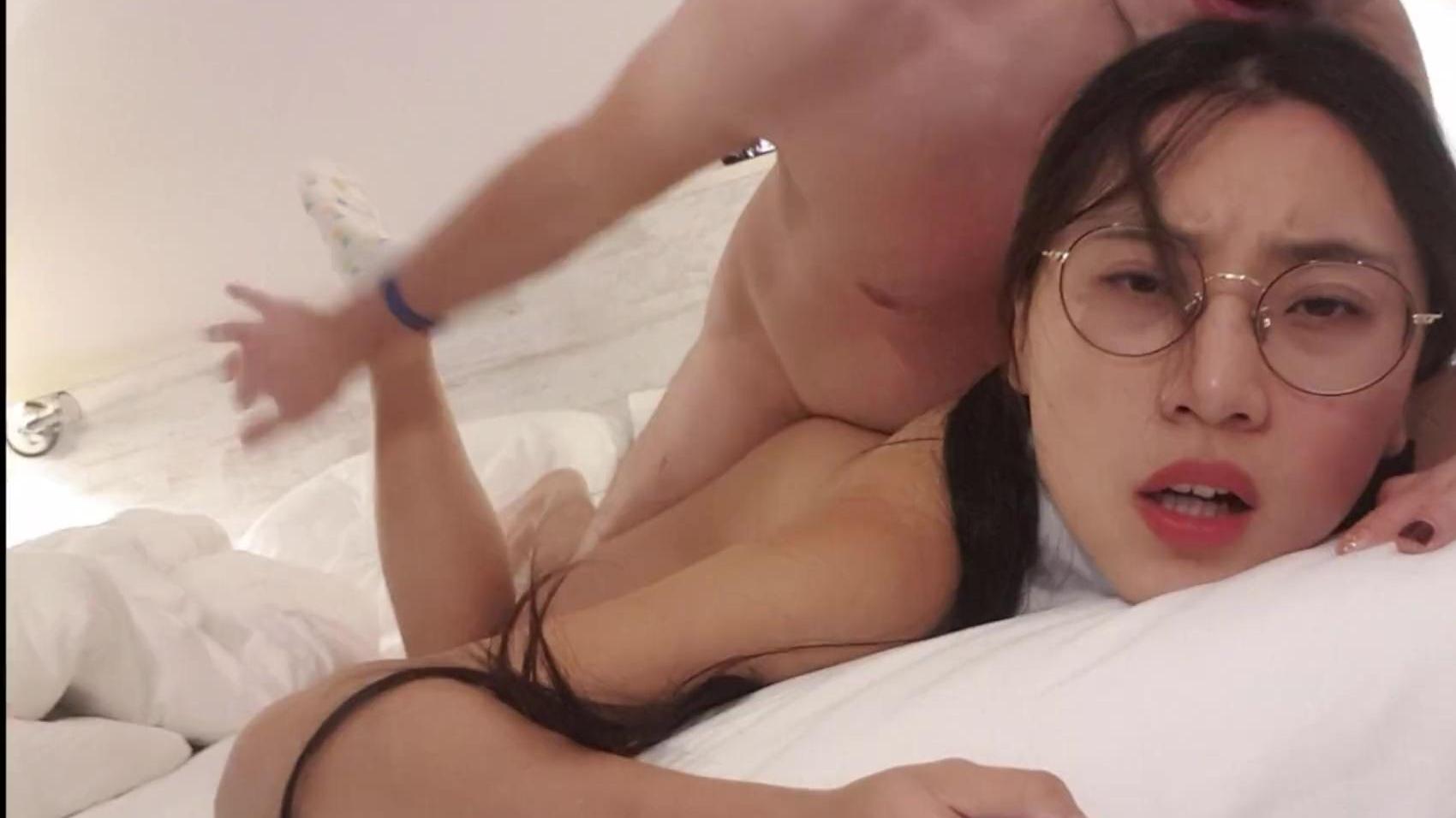 Chica asiática en Berlín se ve bien