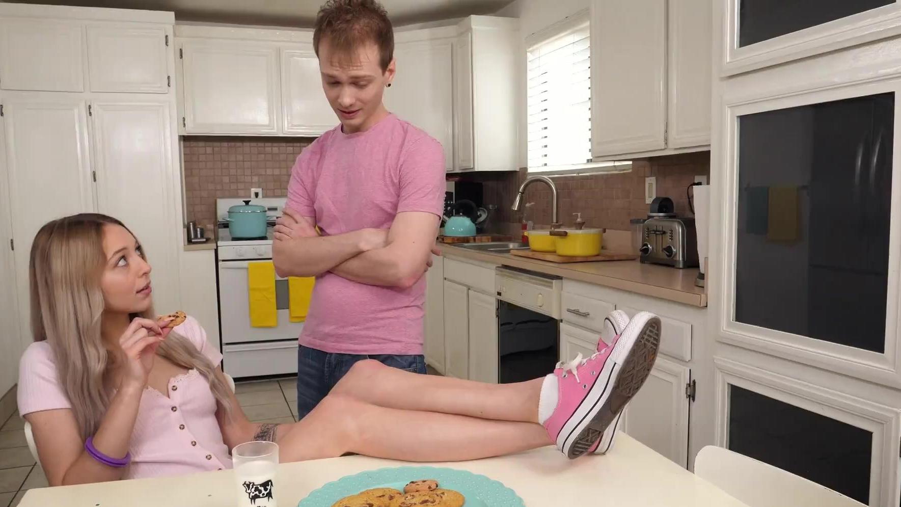 En lugar de comerse una galleta, aceptó un gallo.