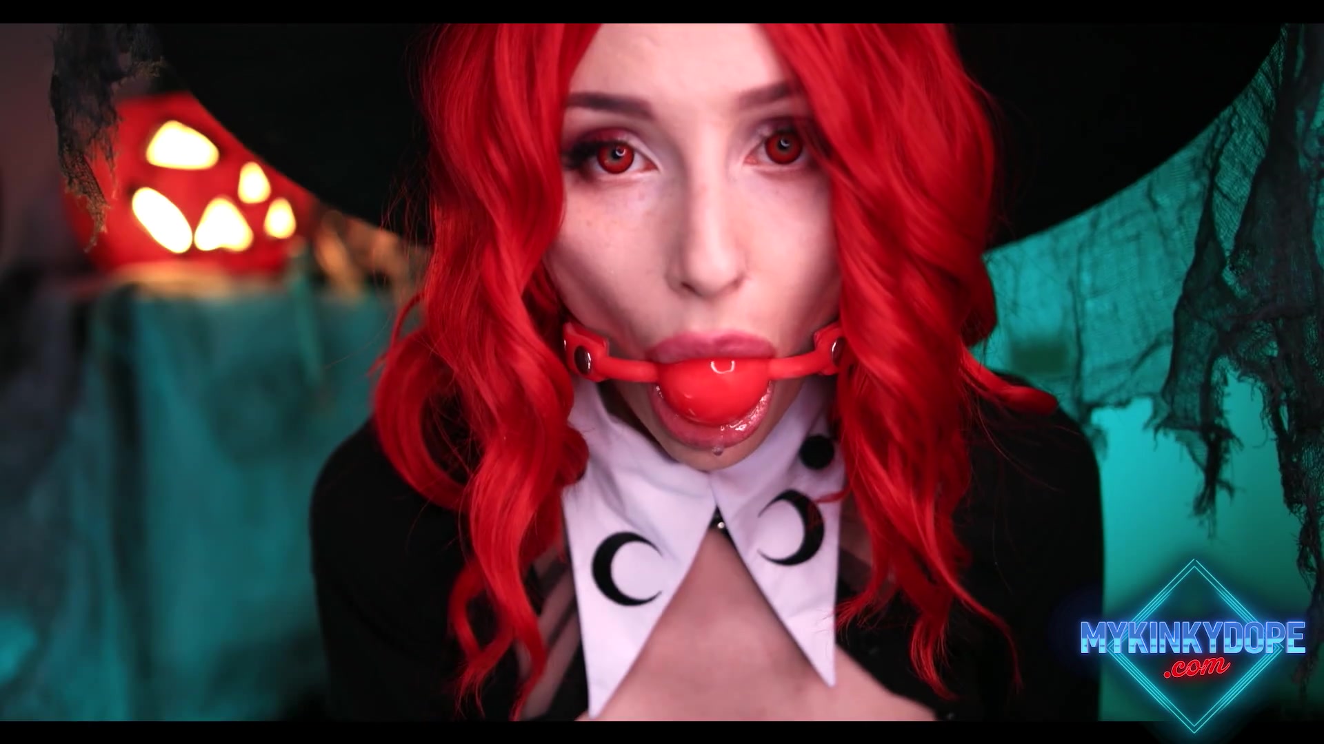 Espectáculo de Halloween de perra sexy de Mykinkydope