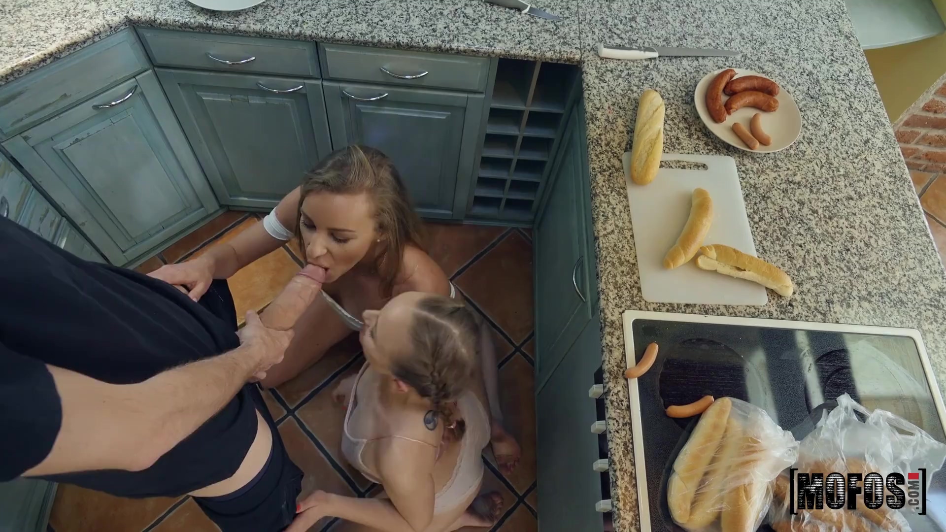 Euro Teens Lady Bug y Angel Emily VS enorme polla inglesa