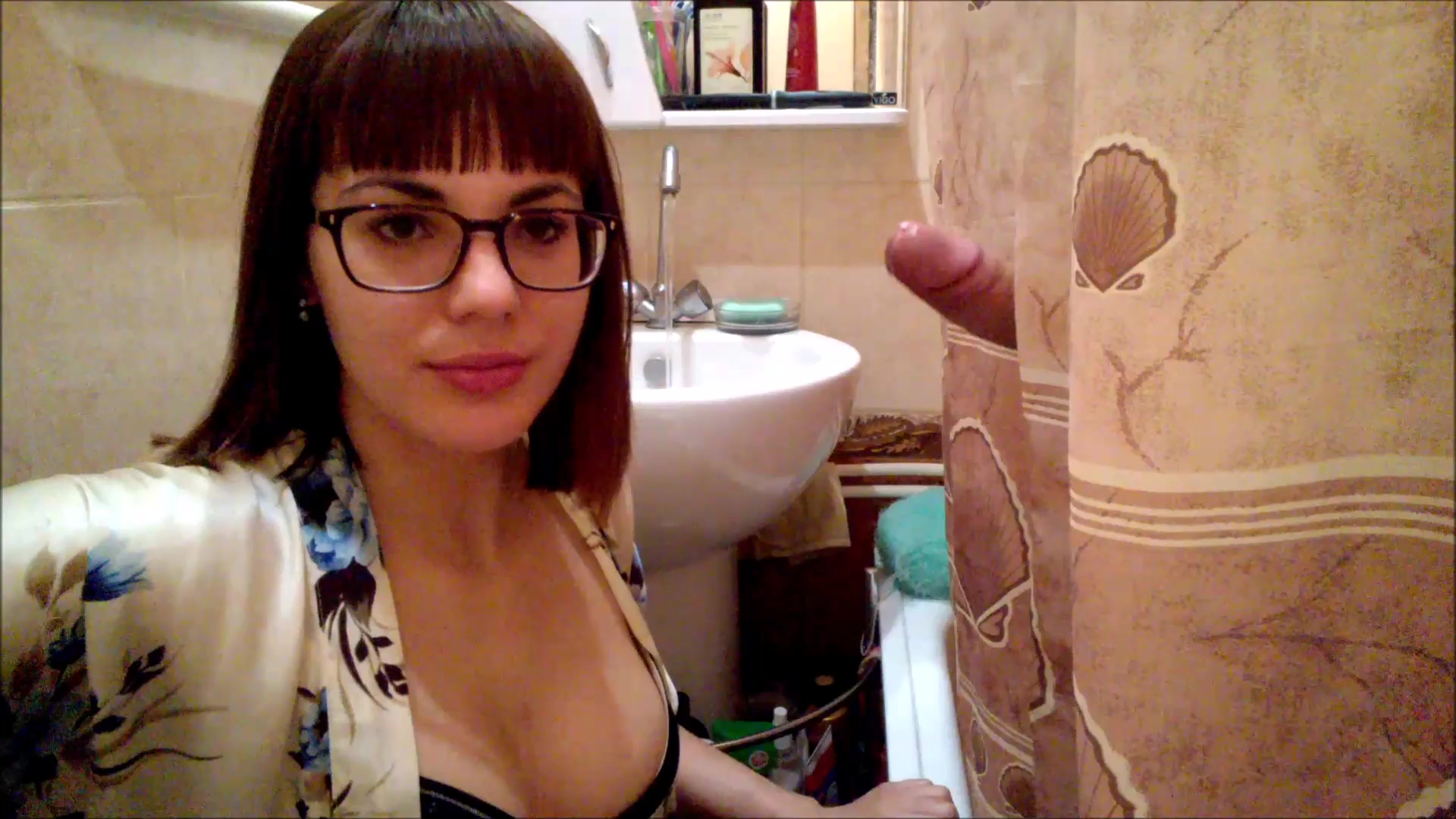 Hermanastro no espera que su hermanastra le chupe el culo – Amateur Gloryhole Porn