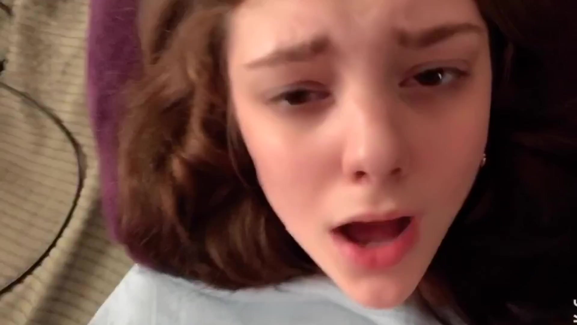 Hermosa morena disfruta del porno matutino – porno adolescente