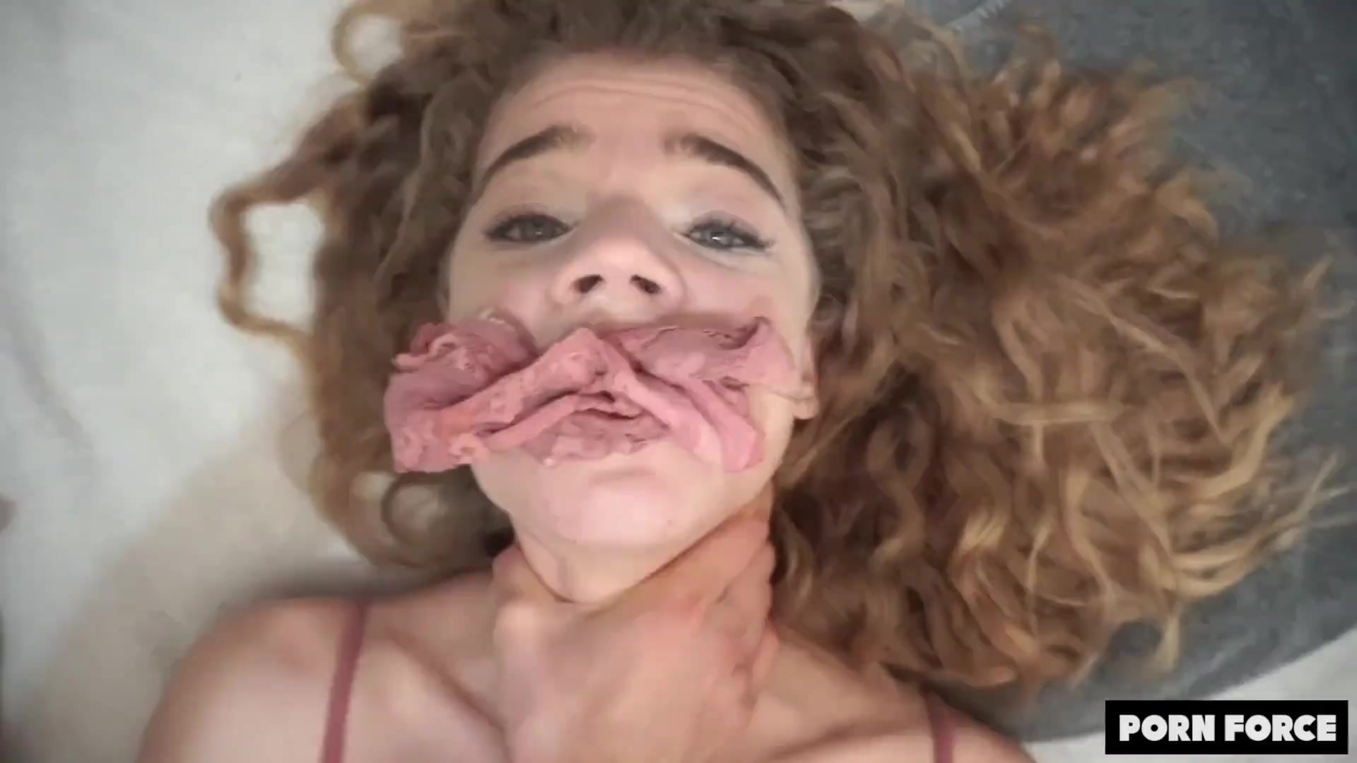 La española Sabrina Spice adora el sexo duro.