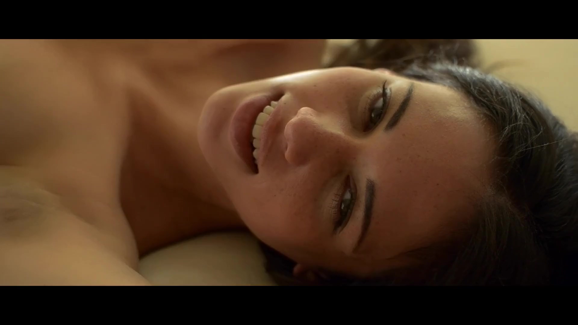 La inocente bebé adolescente Tiffany Thompson de 18 años es follada como la primera vez