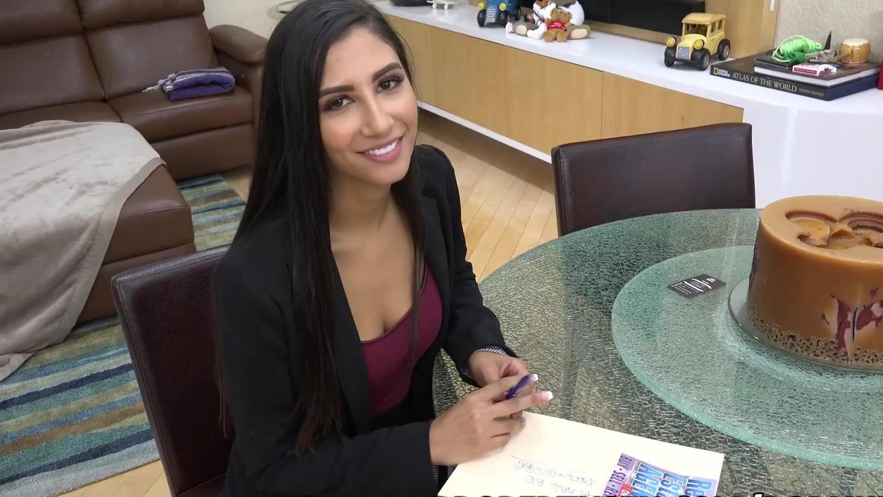 La sexy Gianna Dior engaña a su cliente – Sexo por bienes