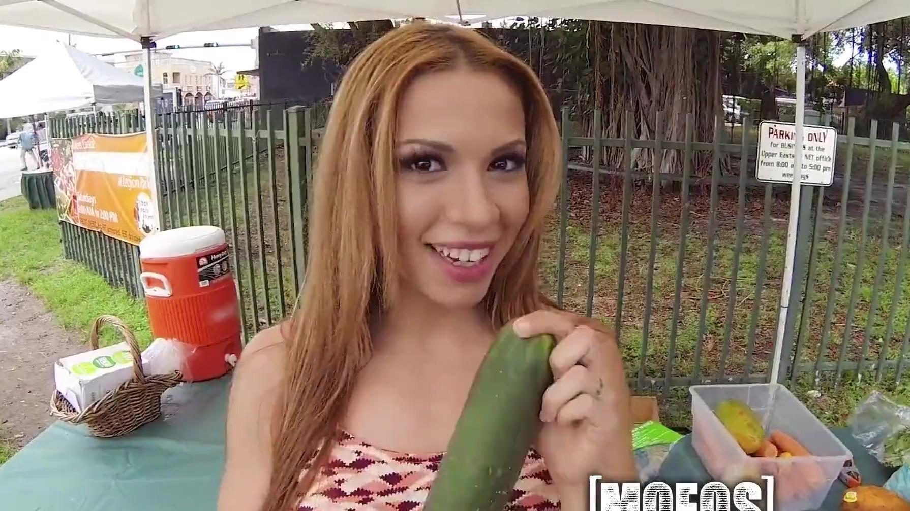 Latina sexy ruega por una gran polla – Mofos POV Milf Porn