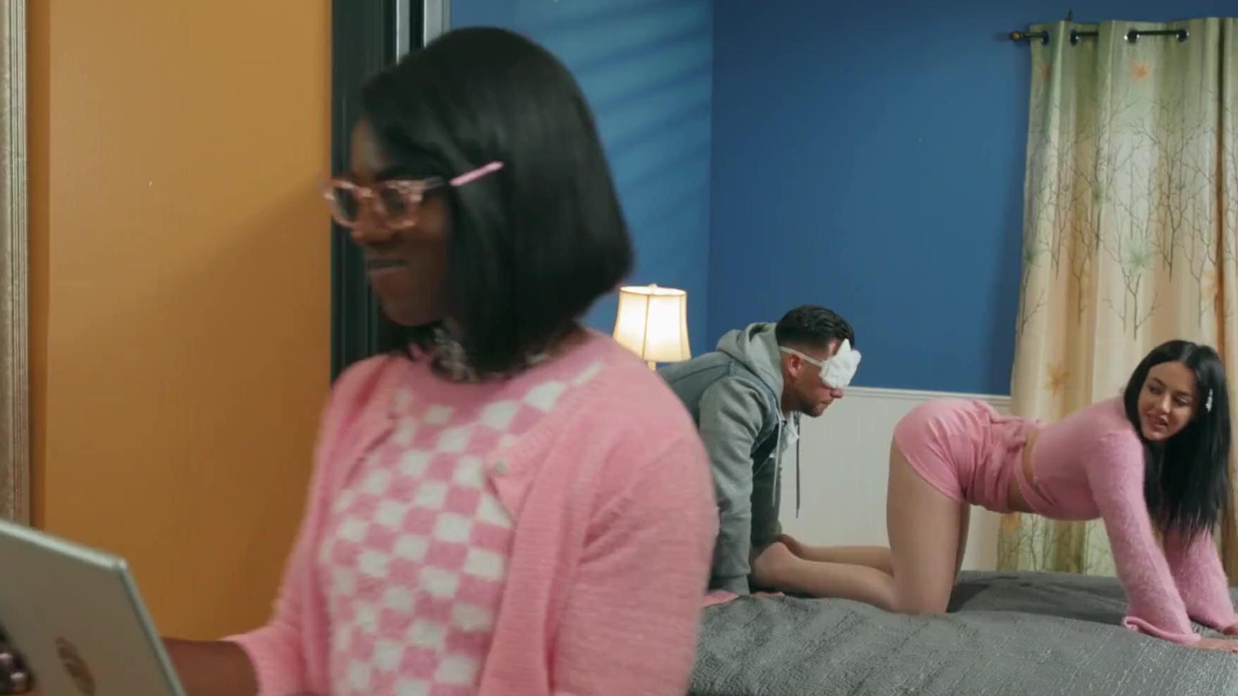 Mi amiga negra probó su culo en un trío cachondo – Teen Porn