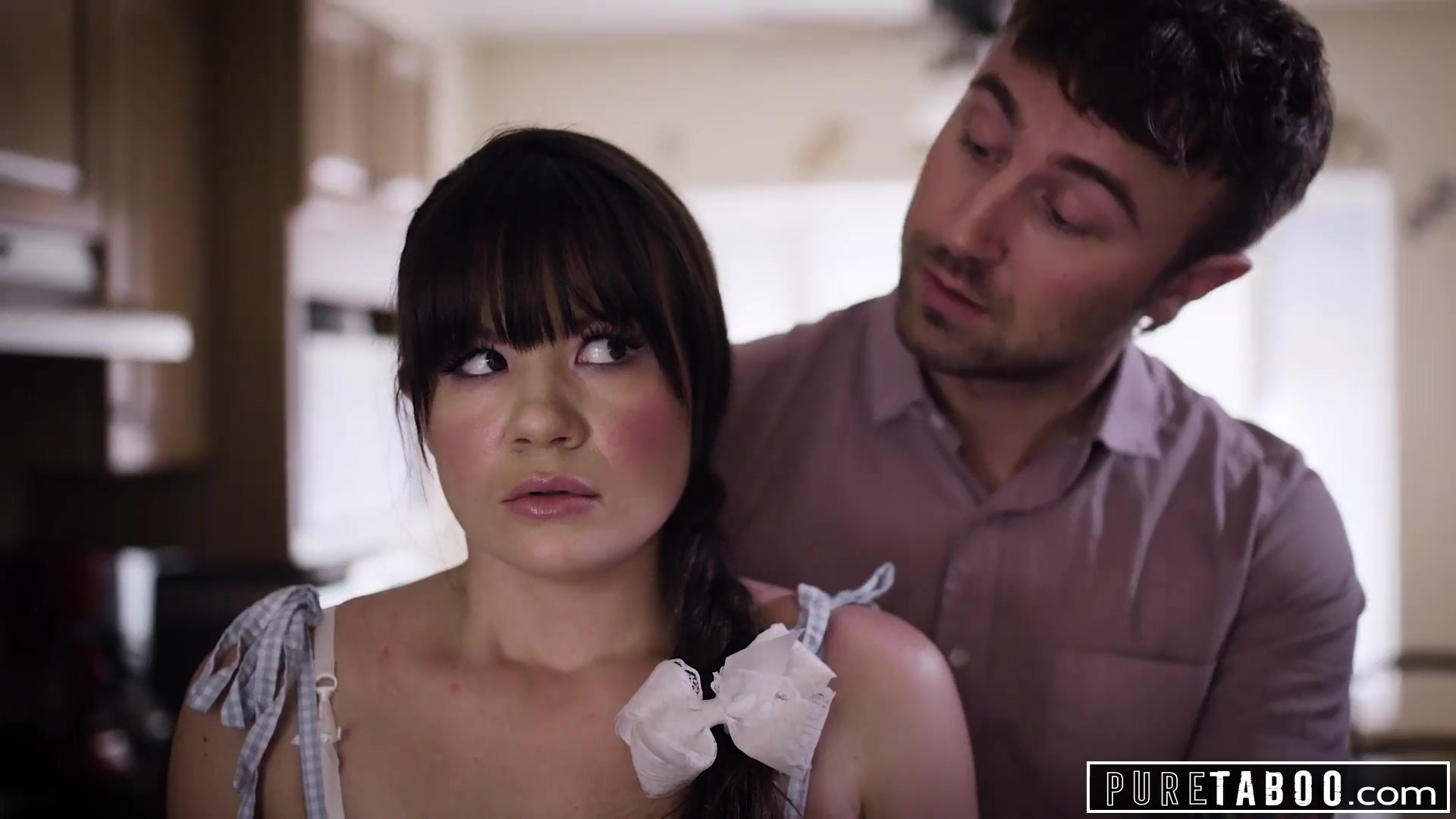 PURE TABOO – Sexo brutal de hija inocente con la señora BF