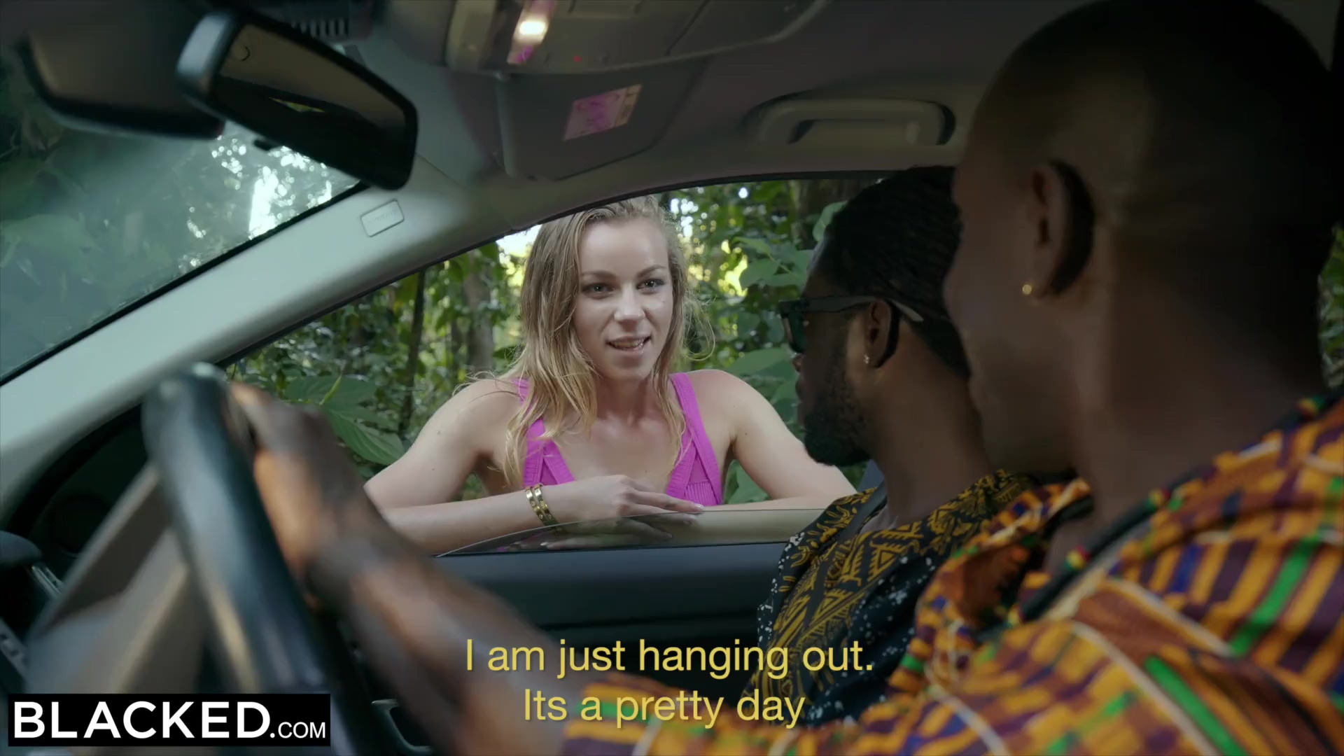 Pequeña adolescente cabalga duro en BBCs – Interracial MMF Porn