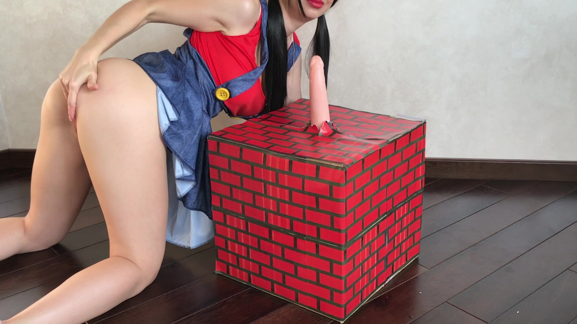 Puta sexy avergüenza a Super Mario Cosplay – Porno amateur en solitario