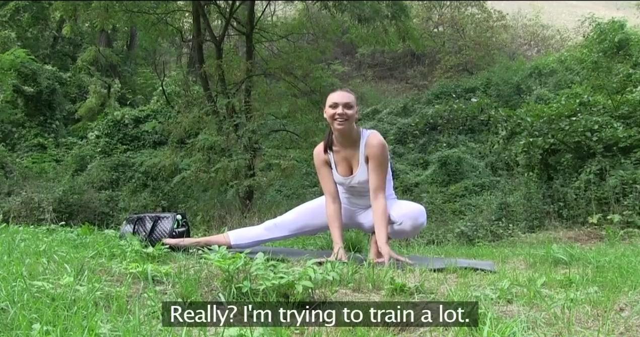 Ropa sexy al aire libre después del yoga – Public Agent Porn