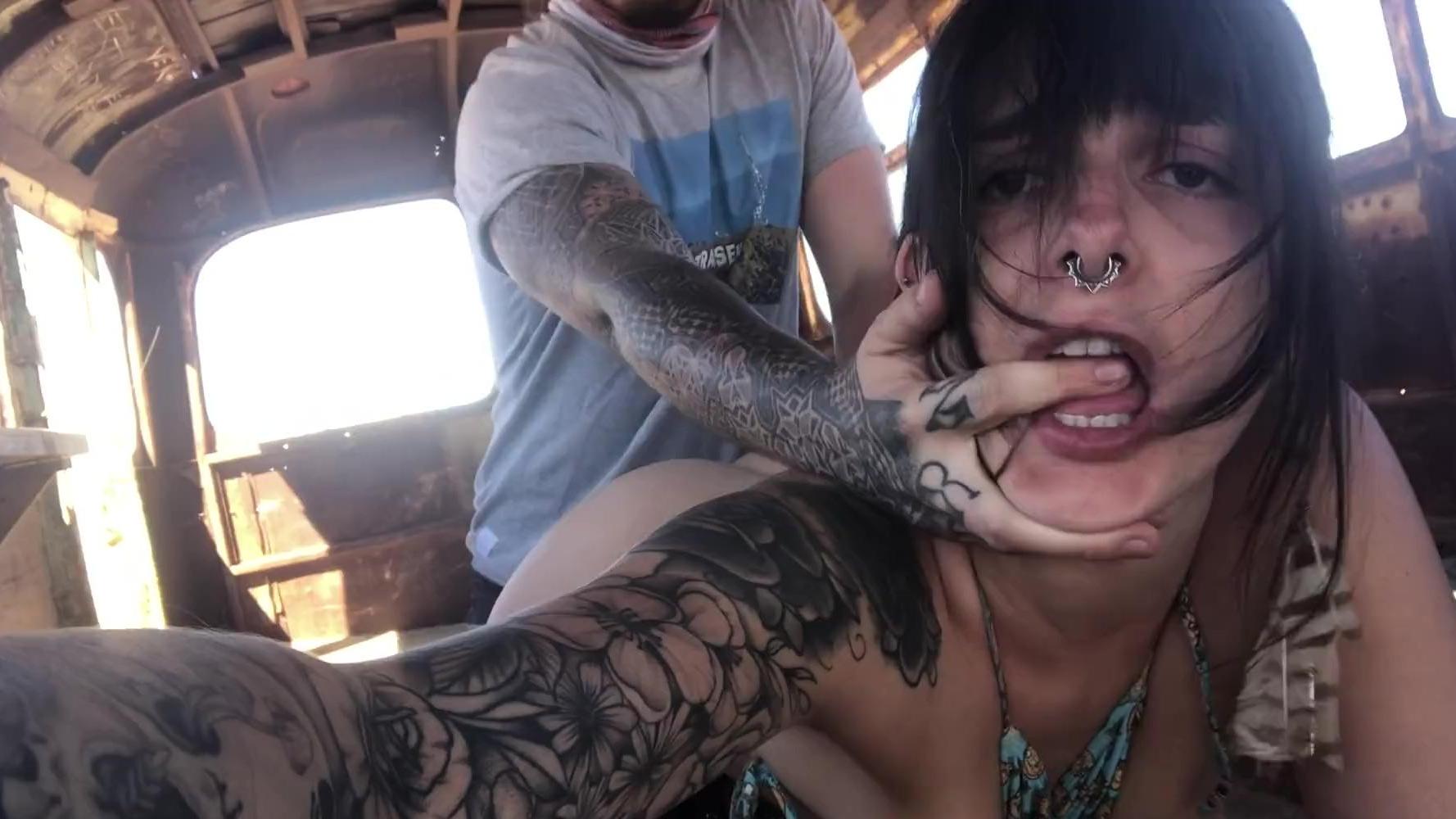 Sexo extremo en un autobús abandonado real amateur pobre