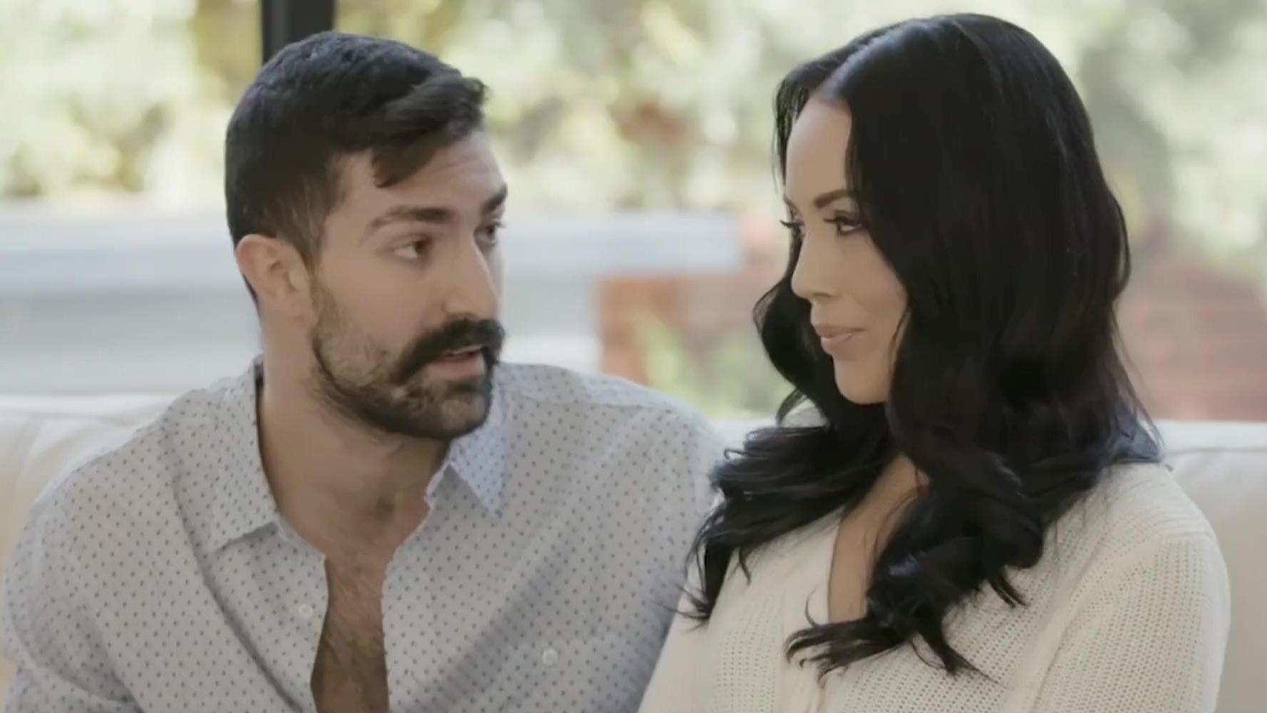 Una MILF en una relación relajada ama a un chico caliente