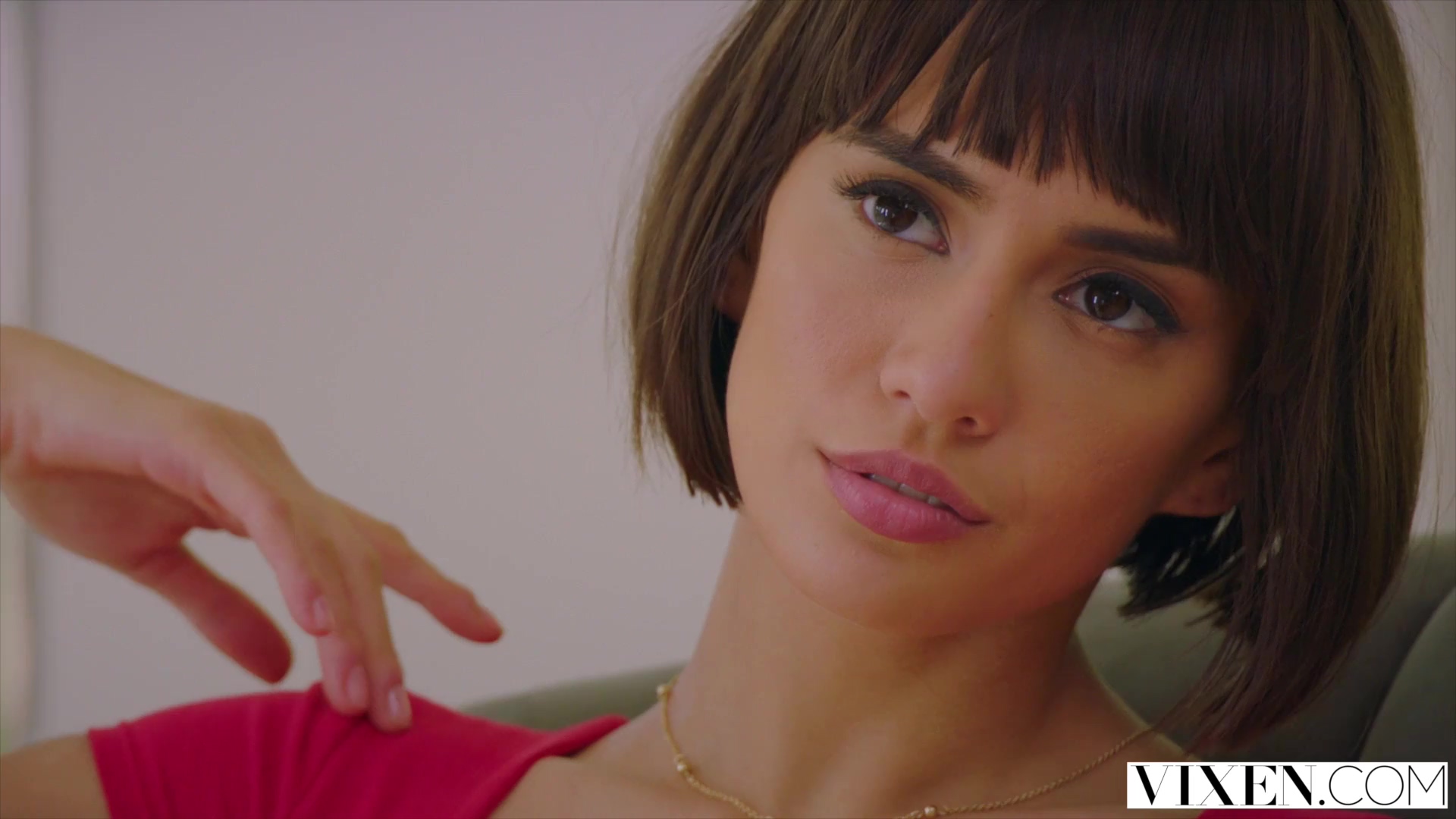 Vixen Janice Griffith – La hermandad de mujeres se folla al decano casado
