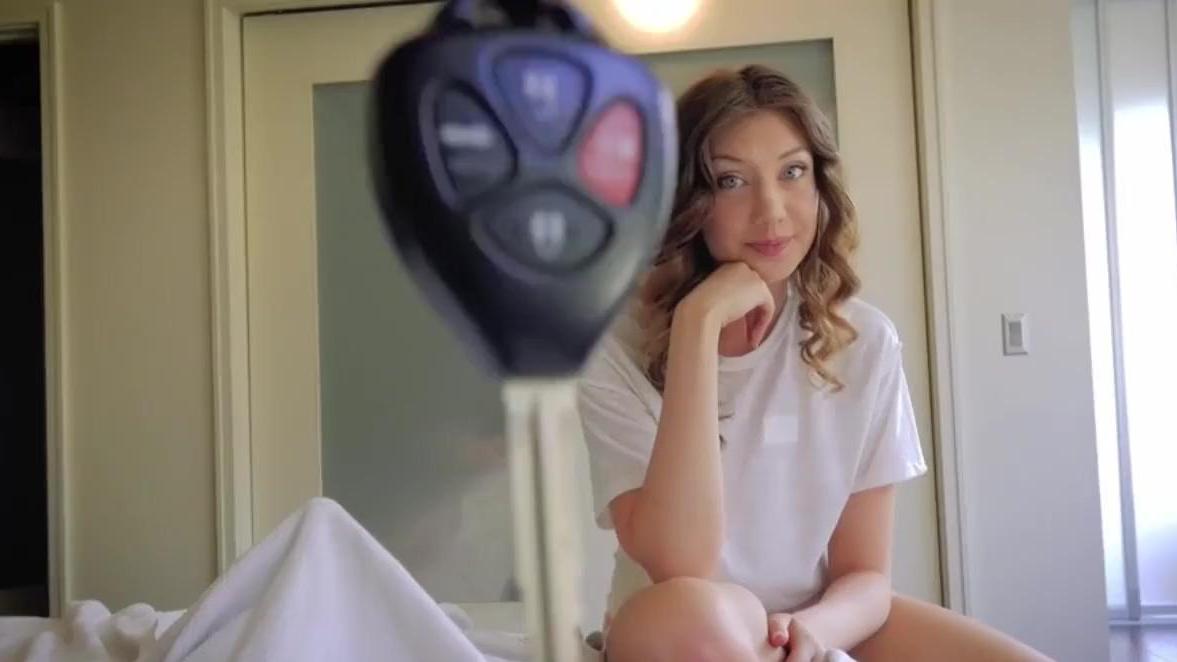 ¡La estúpida hermanastra rusa hace una toma profunda en POV de su hermanastro y se la follan en posición de perrito!