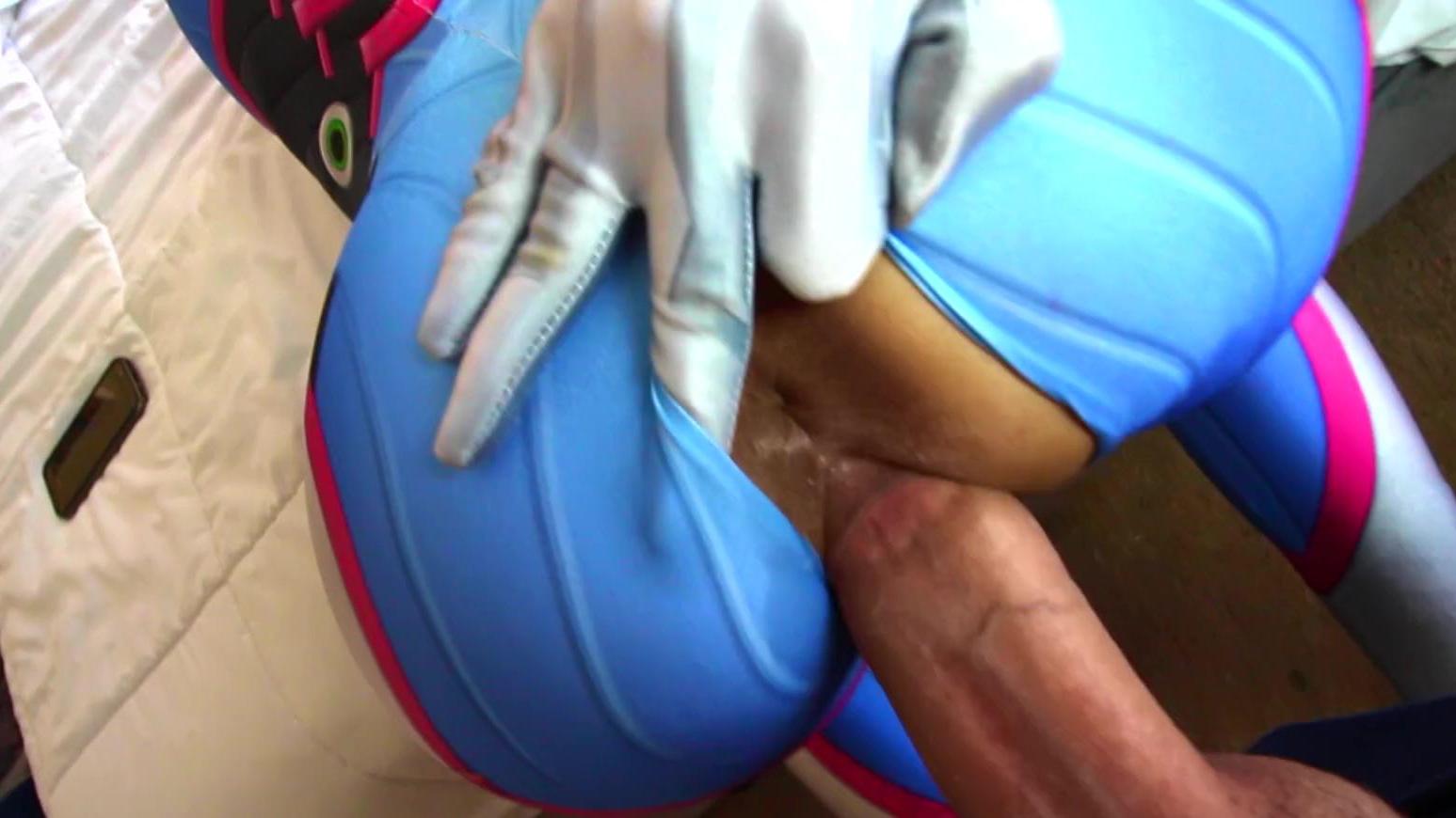 ¡Una linda adolescente cosplay con un trasero de burbuja le disparó a la corbata de su novio en POV y fue violada!