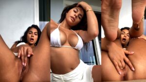 Amanda Trivizas se masturba con los dedos