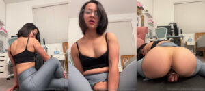 CherryBlosmGirl se rasga los pantalones y se masturba
