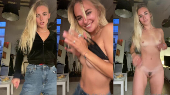 La rubia DaniFae bailando mientras se desnuda