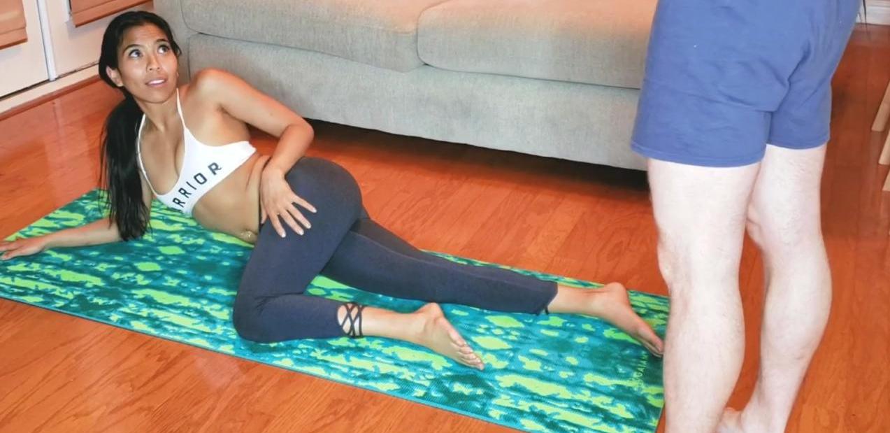 Madrastra cachonda mata a su hermana trans asiática después de entrenar yoga