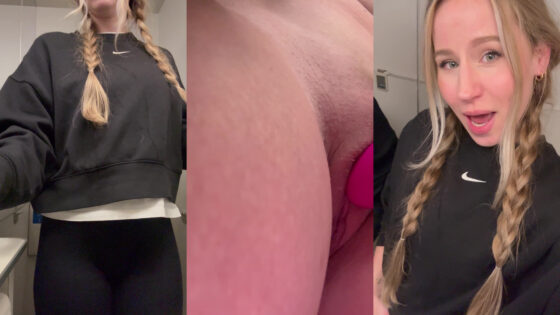 Hayleex usa un vibrador en el baño del avión