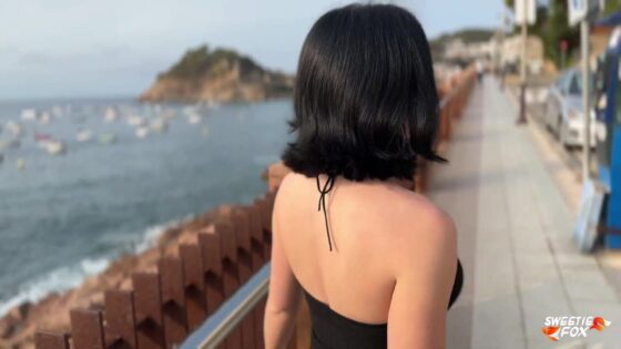 La morena Sweetie Fox muestra su coño a un artista de recogida