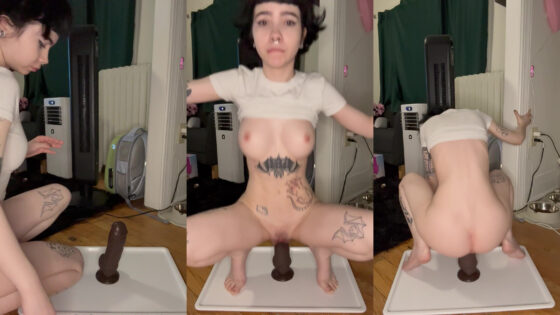 Xxvioletaddamsxx monta su juguete bbc favorito