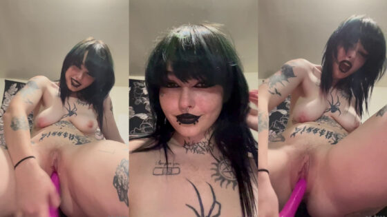 Yourhotm.f bombea su coño hasta que eyacula