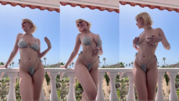Skye Blue desnudas disfrutando de la naturaleza