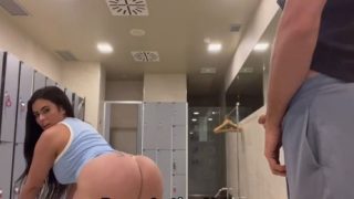 WanessaBoyer Latina tiene sexo en el baño del GYM para OnlyFans Latino
