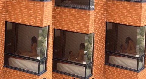 pareja latina sorprendida teniendo sexo con las ventanas abiertas – Porno Casero