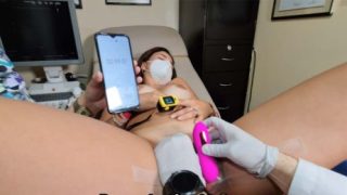 Latina Tiene un Orgasmo al Ser Examinada – Dr. Gustavo Quiros para Onlyfans Latino